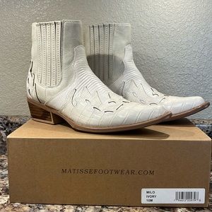 Coconuts by Matisse Milo, Ivory Western Ankle Bootie size 10